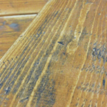 使い古されたフローリング材みたいなイメージ